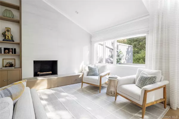 East Hampton, NY 11937,514 Pantigo RD #16