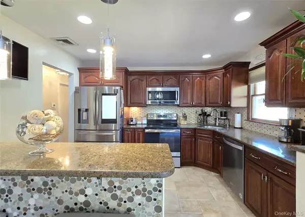 Bay Shore, NY 11706,39 Anna ST