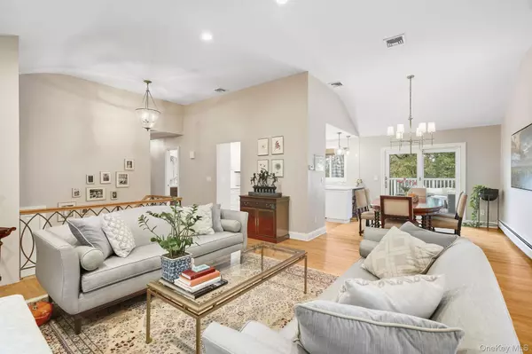Briarcliff Manor, NY 10510,37 Tulip RD