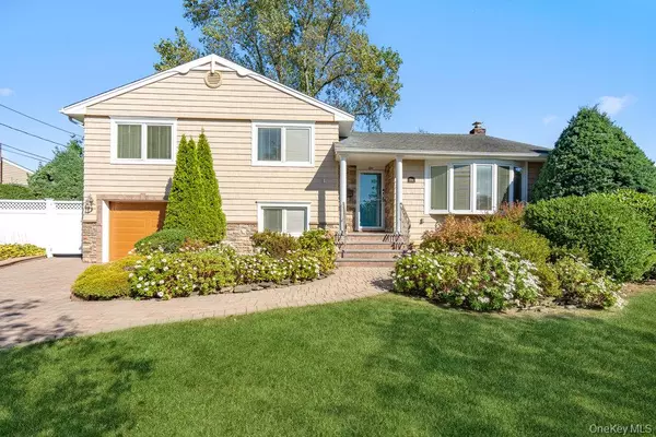 1 Jerome DR, Farmingdale, NY 11735