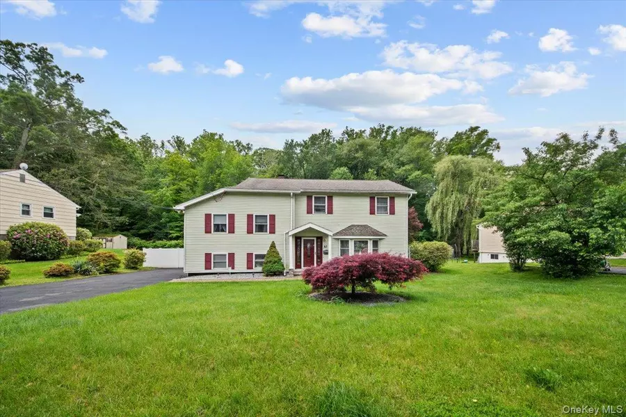 23 Meadow RD, Montrose, NY 10548