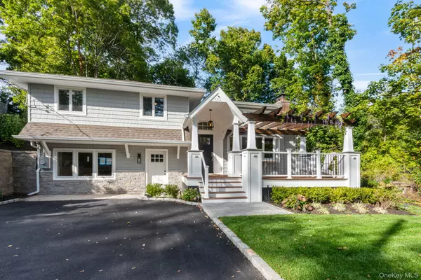 33 Alsace PL, Northport, NY 11768