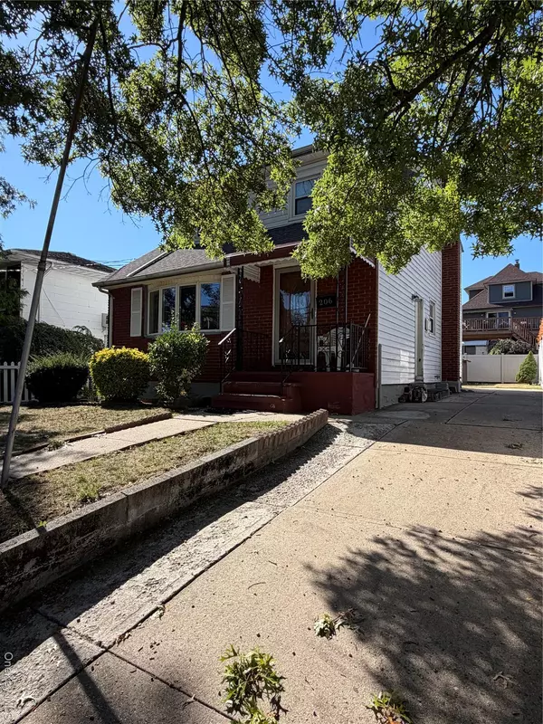 Elmont, NY 11003,206 Hunnewell AVE