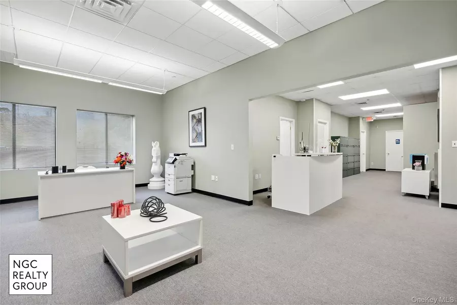 180 Old Country RD, Riverhead, NY 11901