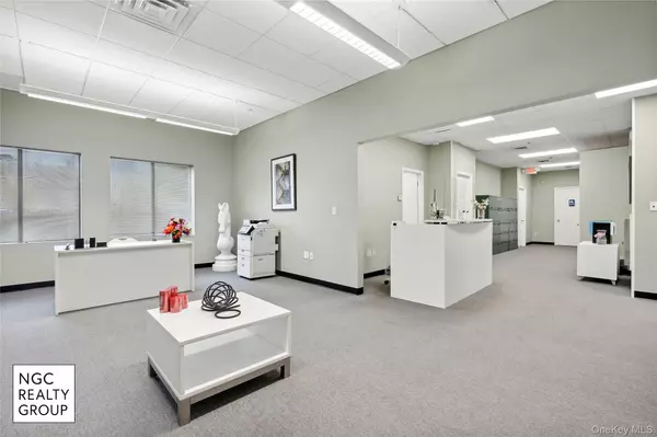 180 Old Country RD, Riverhead, NY 11901