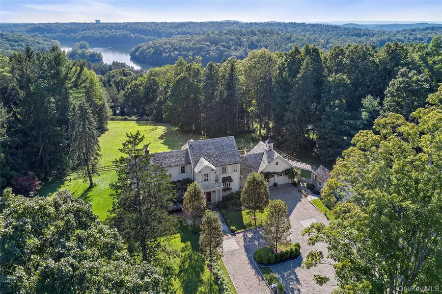 16 Whippoorwill RD, Armonk, NY 10504