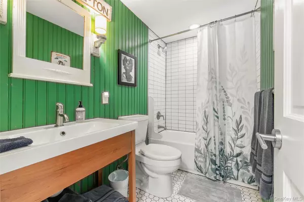 Bridgehampton, NY 11932,212 LUMBER LN