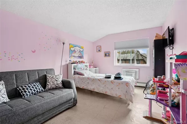 Jackson Heights, NY 11372,3523 86th ST