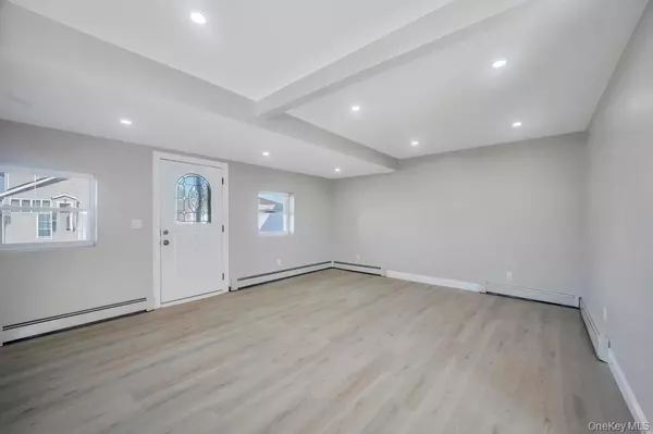Lindenhurst, NY 11757,4 W Lido Prom