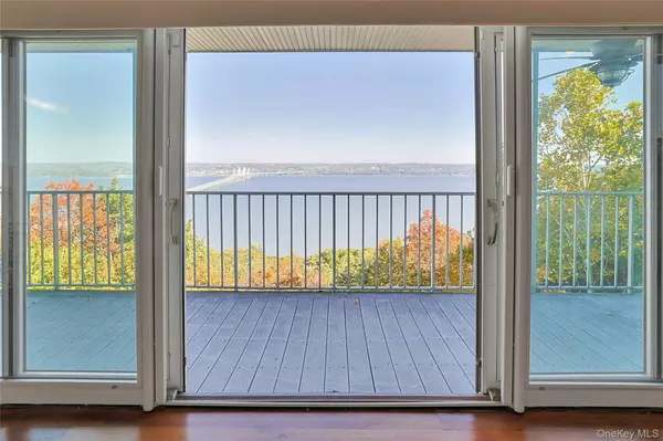 Nyack, NY 10960,29 Tweed BLVD