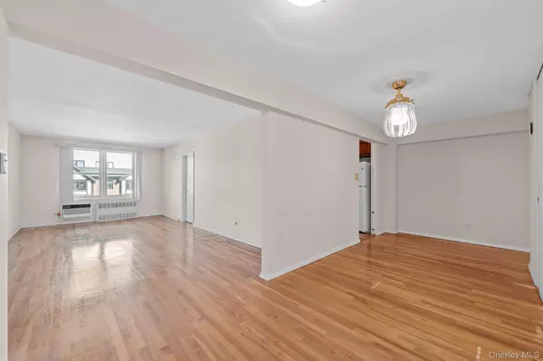 Douglaston, NY 11362,241-20 Northern BLVD ##6E