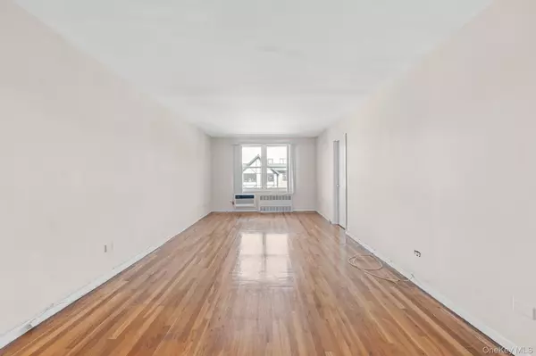 Douglaston, NY 11362,241-20 Northern BLVD ##6E