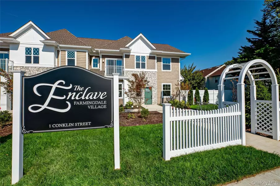 1 Conklin ST #106, Farmingdale, NY 11735