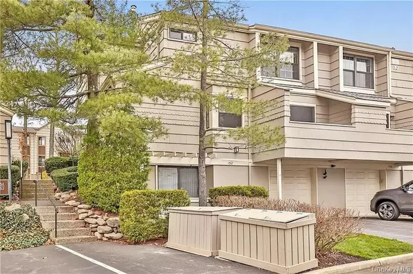 152 Branchwood LN, Nanuet, NY 10954