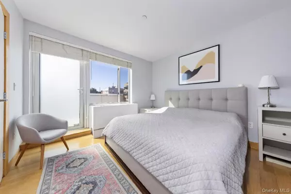 New York (manhattan), NY 10035,152 E 118th ST #7P