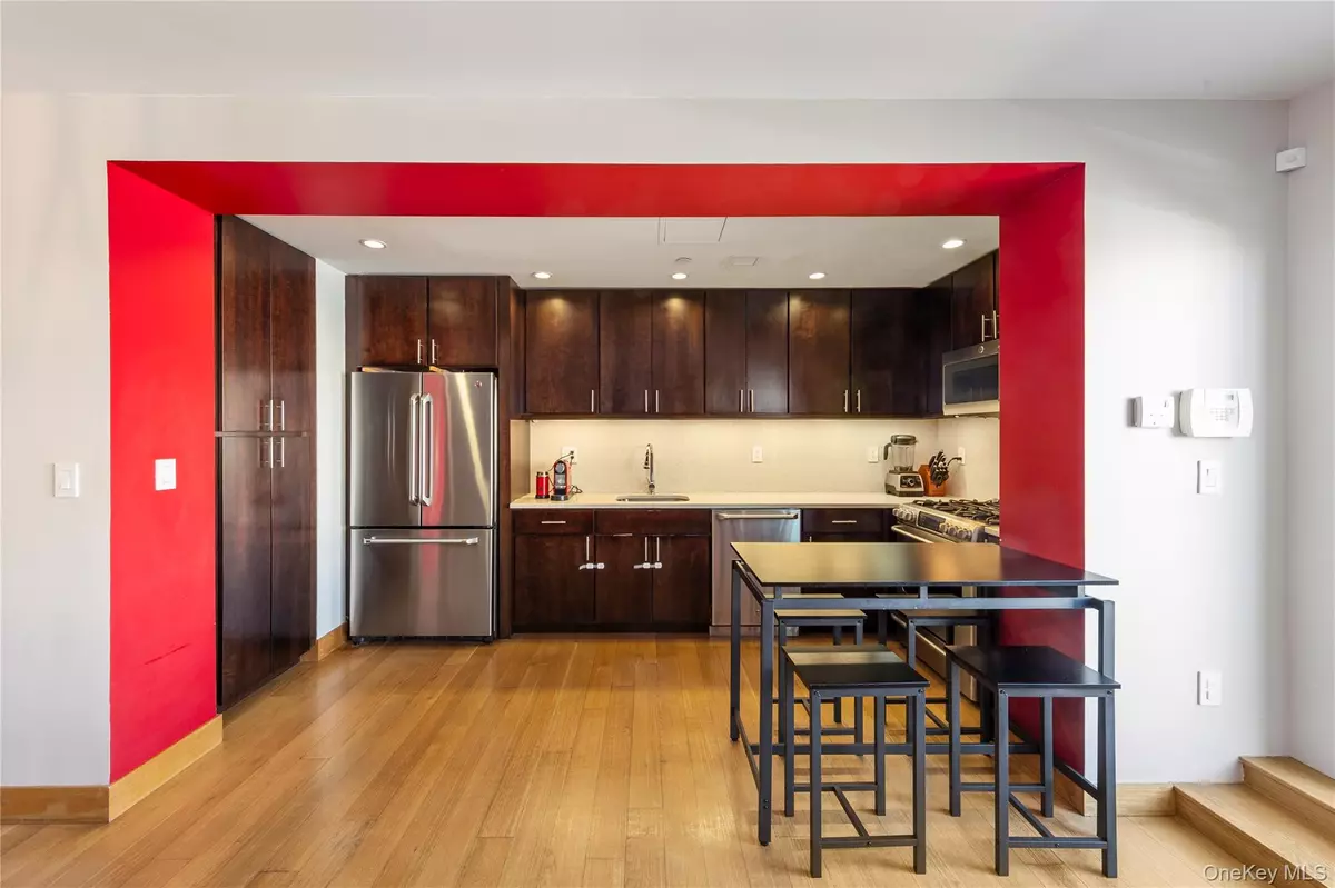 New York (manhattan), NY 10035,152 E 118th ST #7P