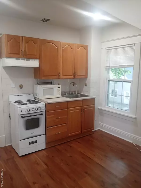 West Hempstead, NY 11552,362 Charles ST