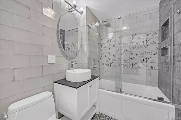 Long Island City, NY 11109,4-74 48th AVE #25M
