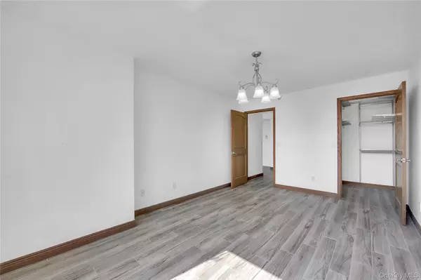 Long Island City, NY 11109,4-74 48th AVE #25M