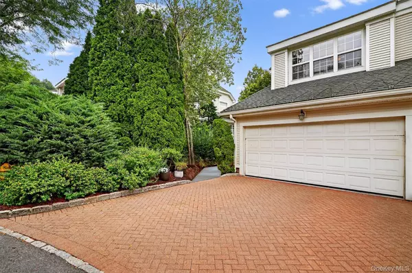 Bedford Hills, NY 10507,48 Lake Marie LN