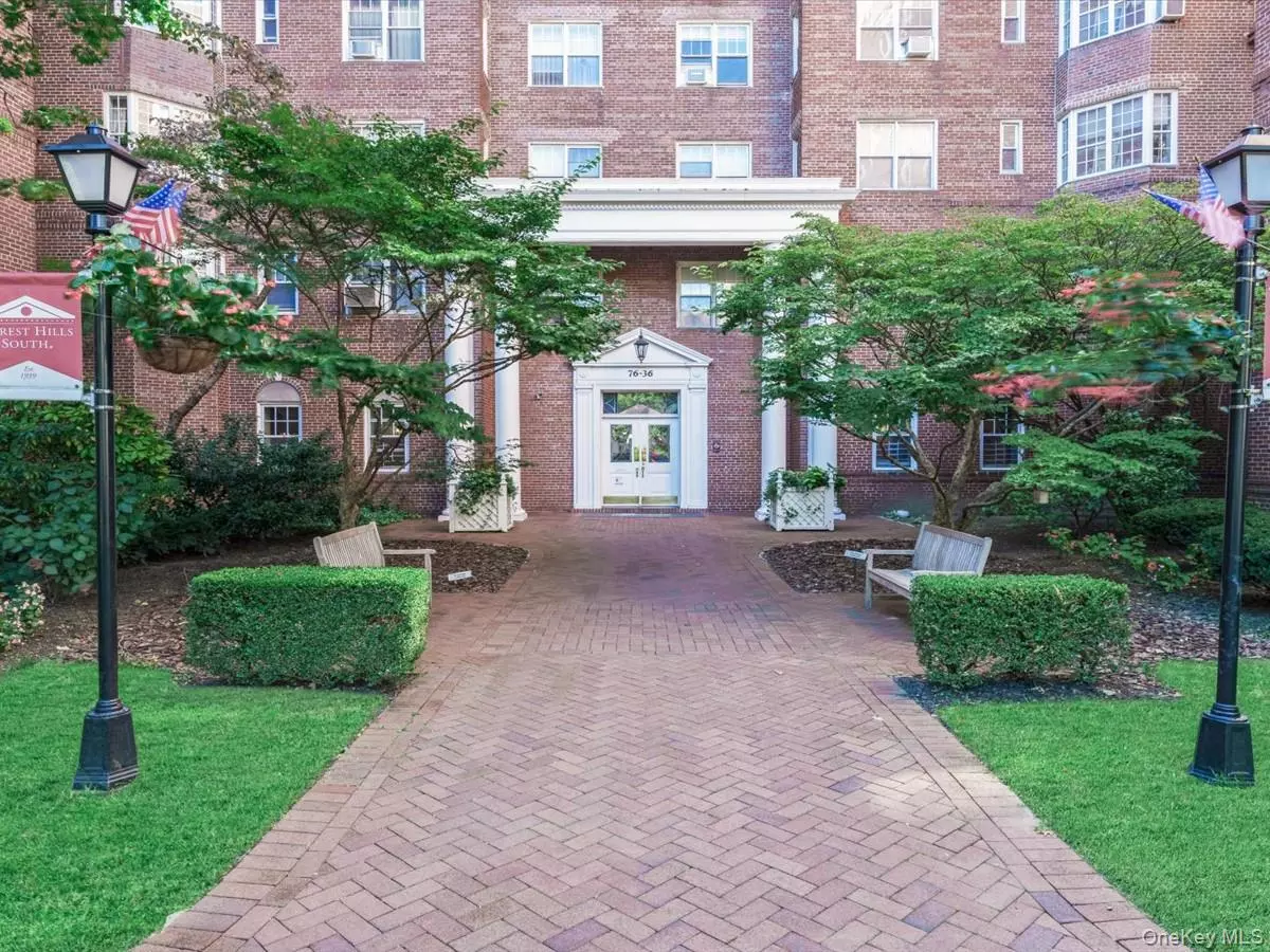 Forest Hills, NY 11375,76-36 113th ST #4-M