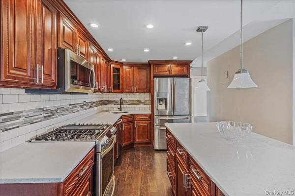Bayside, NY 11360,18-15 215th ST #10 P