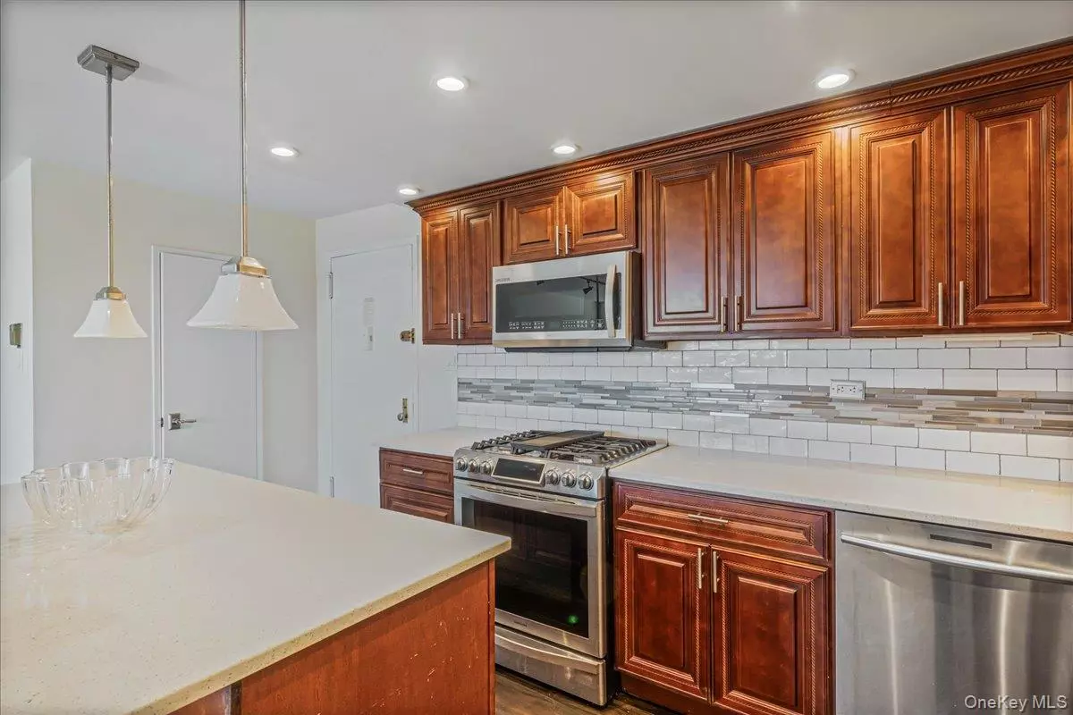 Bayside, NY 11360,18-15 215th ST #10 P