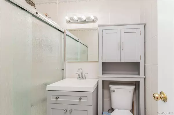 Bronx, NY 10471,6200 Riverdale AVE #3K