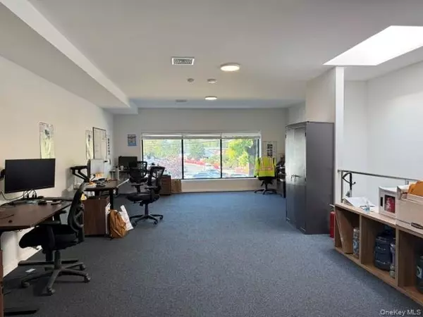 Manhasset, NY 11030,282 Plandome RD #2F