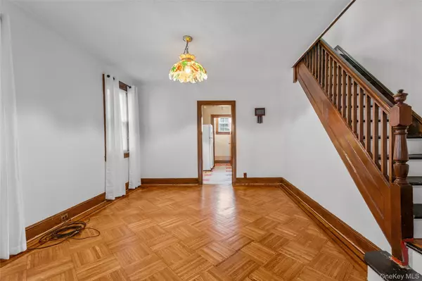 Glendale, NY 11385,6924 67th Pl
