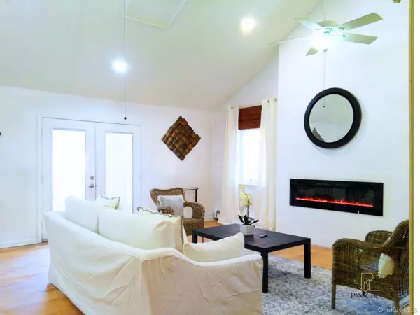 Brookhaven, NY 11720,37 Lake Grove BLVD