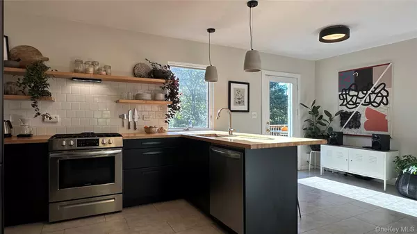 Gardiner, NY 12525,740 N Mountain RD