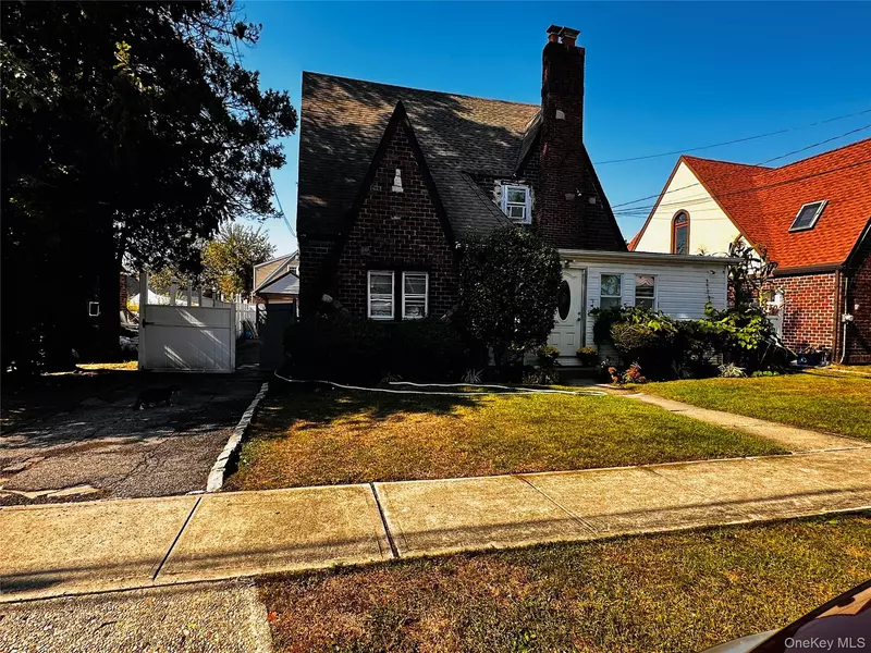 17 Flint AVE, Hempstead, NY 11550