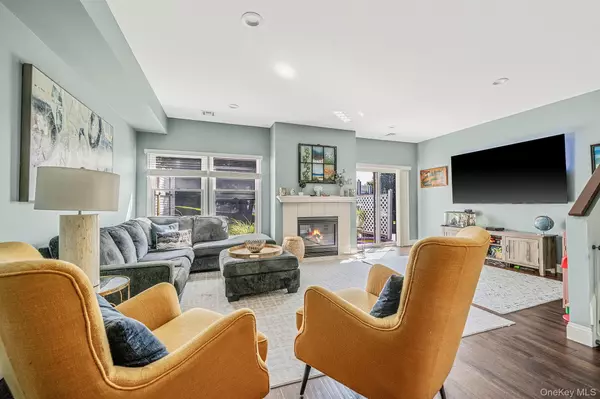 Port Jefferson, NY 11777,10 Sea Court LN