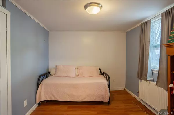 Bronx, NY 10469,955 E 212th ST