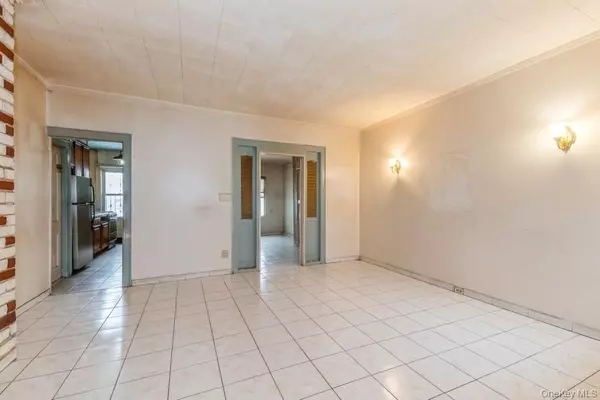 Woodside, NY 11377,51-30A 47th ST
