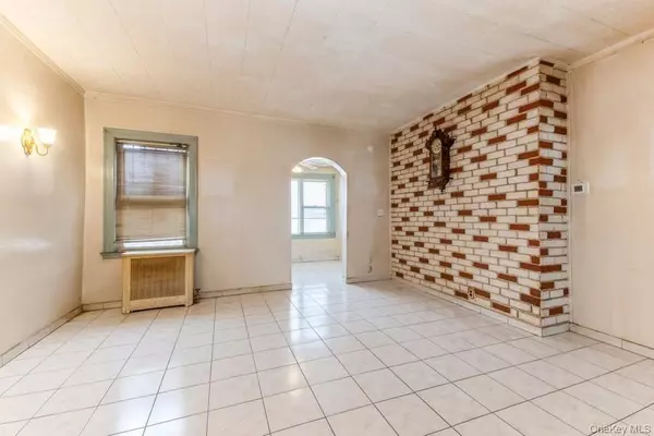 Woodside, NY 11377,51-30A 47th ST