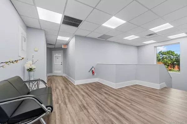 Smithtown, NY 11787,308 W Main ST #204