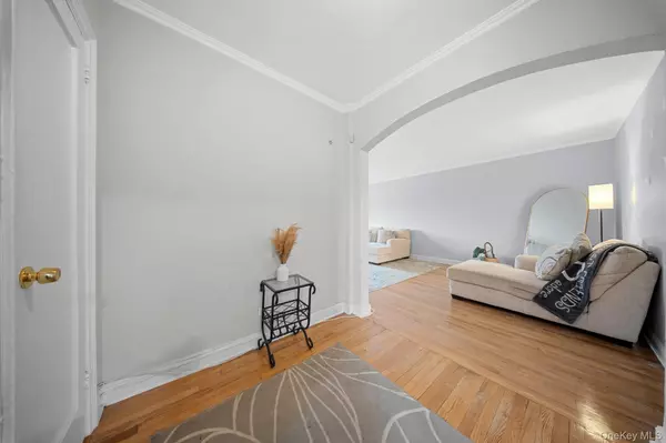 Rego Park, NY 11374,98-120 Queens BLVD #6G
