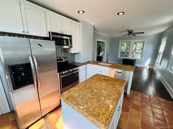 Glen Cove, NY 11542,19 Ellwood ST