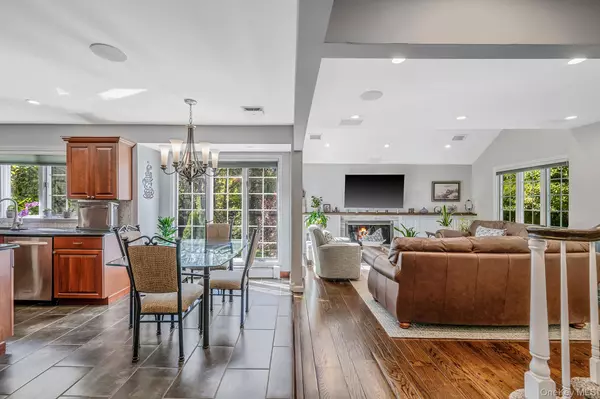 Dix Hills, NY 11746,6 Buckingham DR