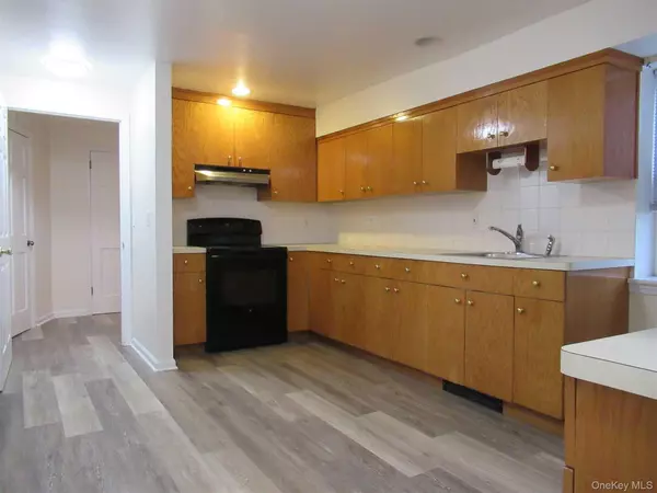 Dover Plains, NY 12522,26 WING AVE #D