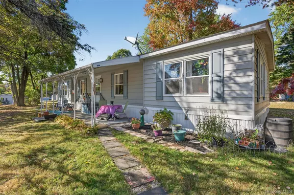 89 Allhusen RD, New Paltz, NY 12561