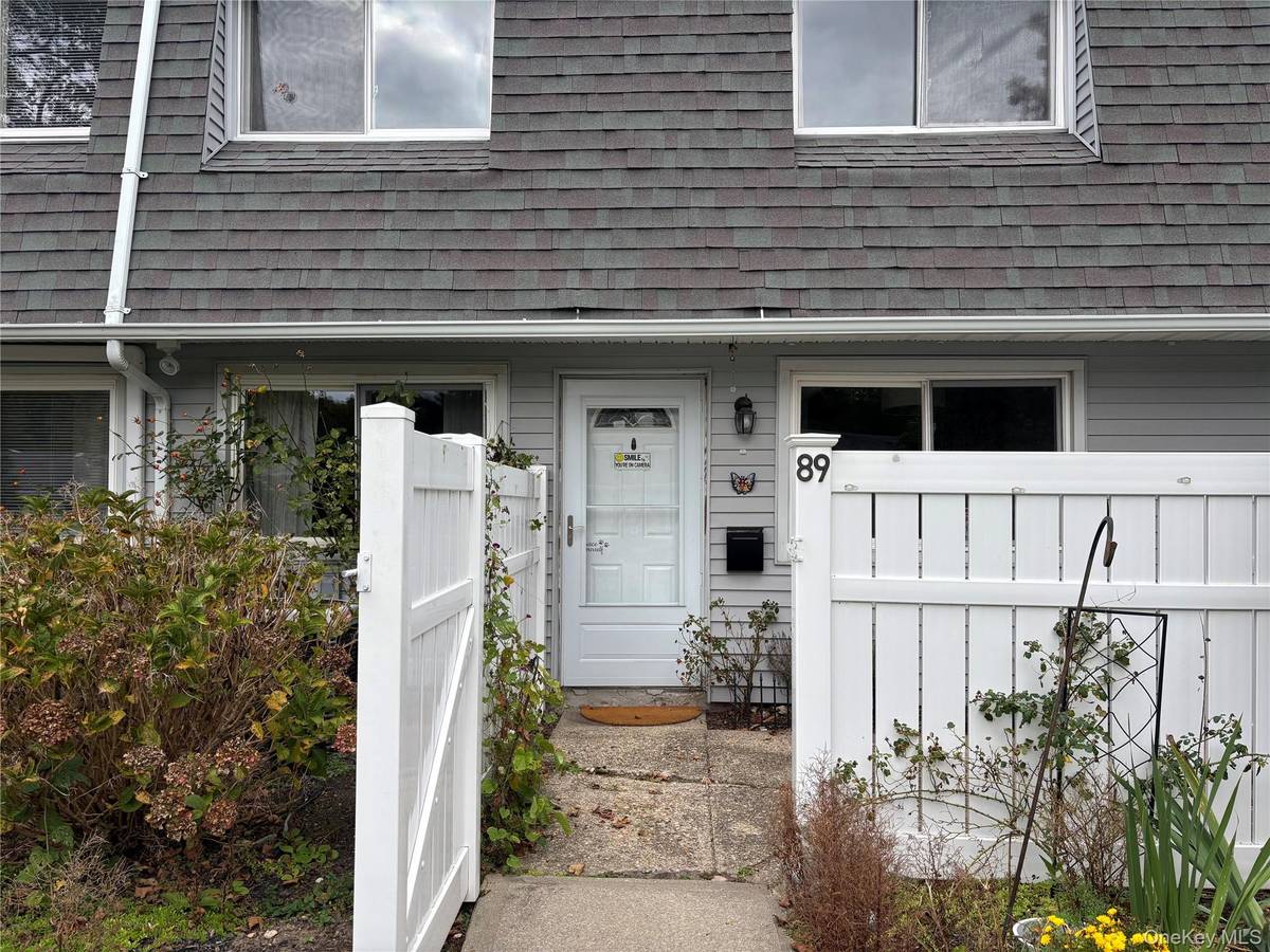 Holtsville, NY 11742,89 Storm DR