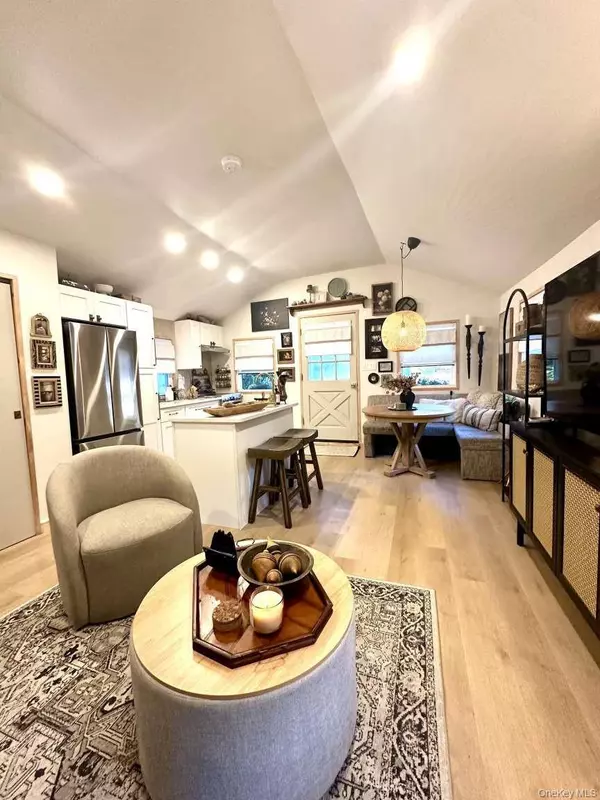 North Salem, NY 10560,34 Cottage LN