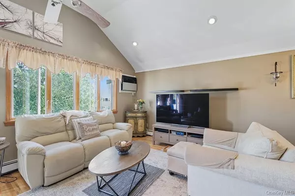 Howard Beach, NY 11414,156-14 76th ST
