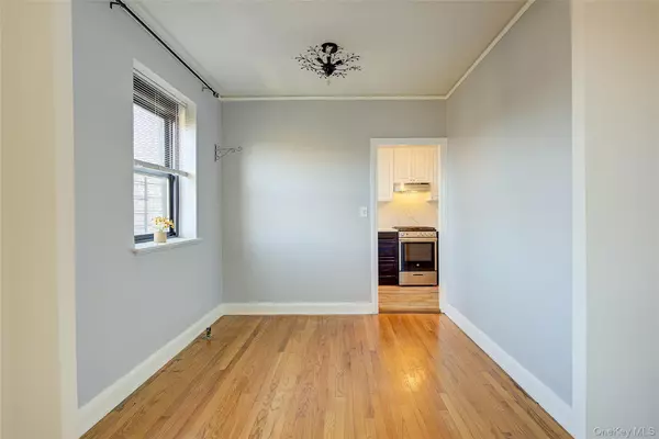 Jackson Heights, NY 11372,34-20 79 ST #6H