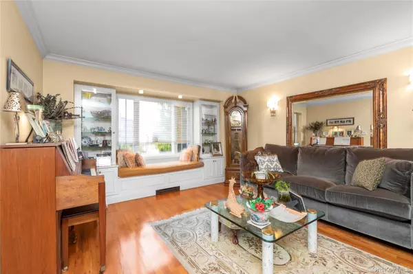 Merrick, NY 11566,2845 Whaleneck DR