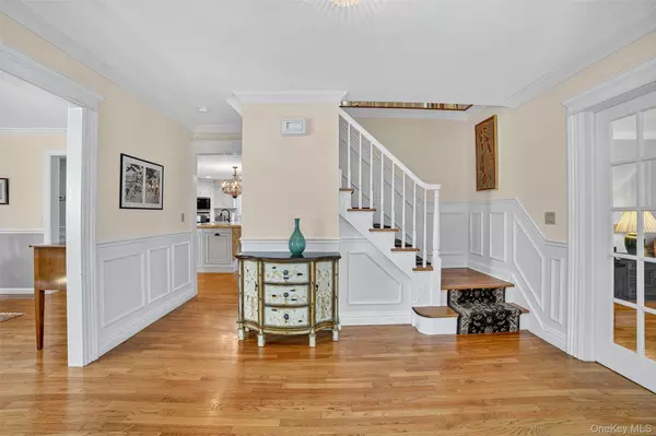 Ossining, NY 10562,11 Knollwood DR