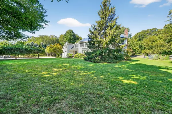 Ossining, NY 10562,11 Knollwood DR